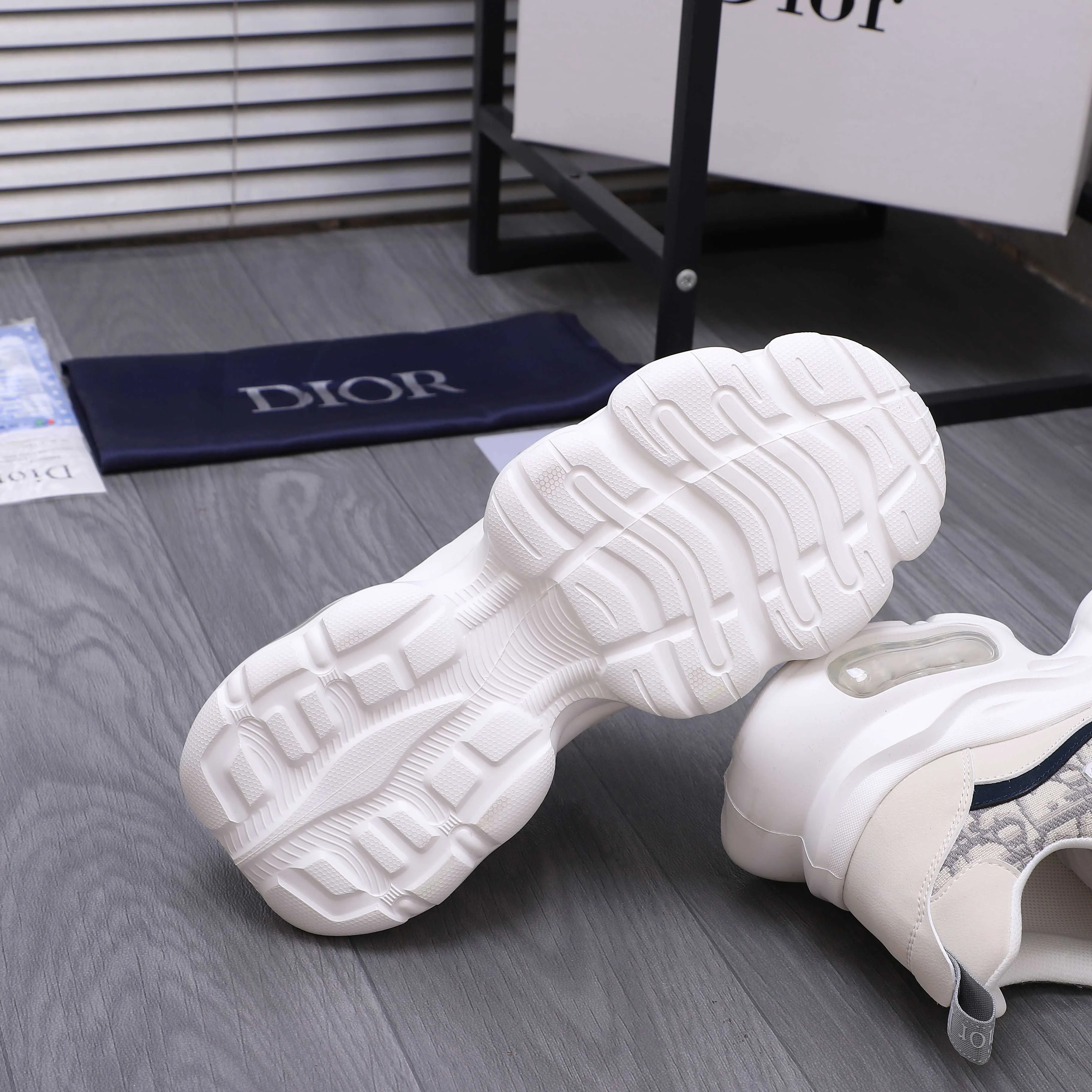 Men's shoes 💰p460 Product trademark: Dior "Dior" casual lace-up men's shoes Regular size: 38-44 Product materials: Selected classic woven pattern stitching cowhide upper, breathable mesh lining, cowhide insole, rubber outsole